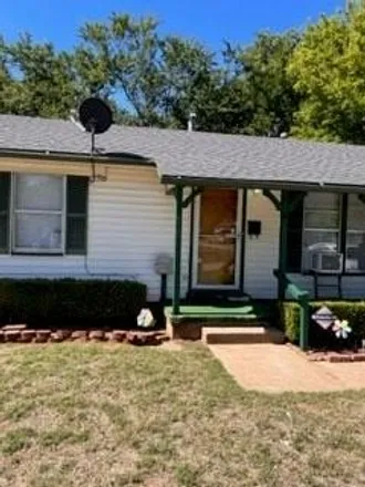 Rent this 2 bed house on 911 South Holly Drive in Midwest City, OK 73110
