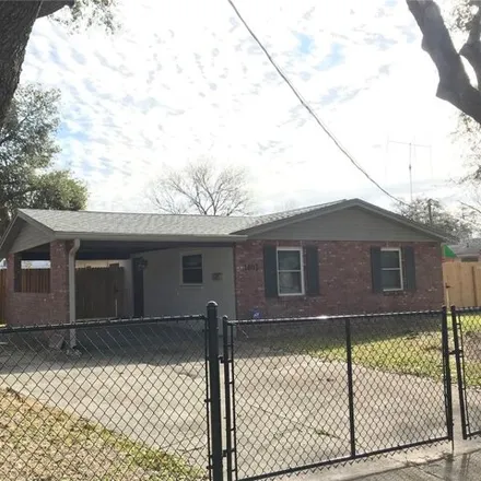 Rent this 3 bed house on 1402 North Bracewell Drive in Plant City, FL 33563