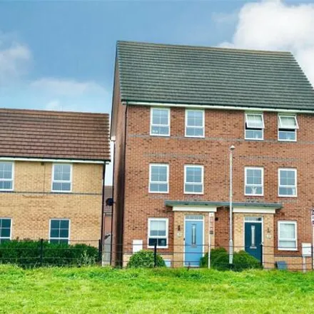 Buy this 4 bed townhouse on Simpson Avenue in Hull, HU8 8AH