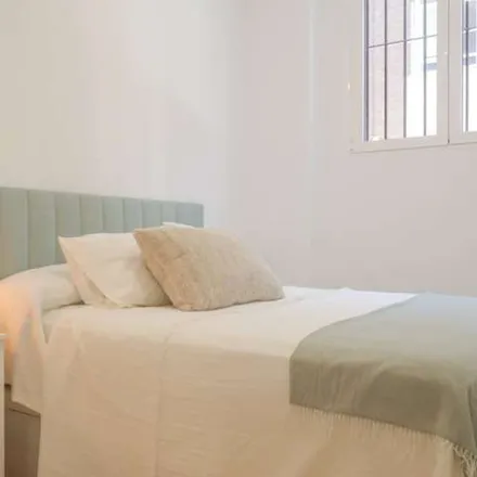Rent this 2 bed apartment on Madrid in Calle de Rosa de Silva, 14