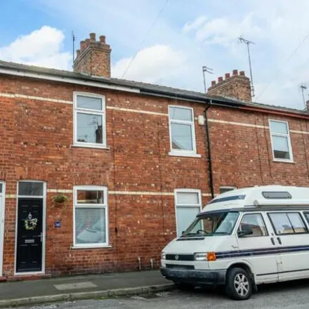 Buy this 2 bed townhouse on Chatsworth Terrace in York, YO26 4RZ