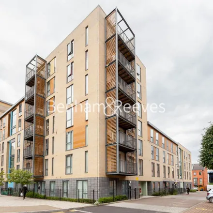 Image 2 - Oster Court, Tanner Close, London, NW9 5PZ, United Kingdom - Apartment for rent