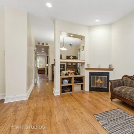 Image 3 - 2150 West Wilson Avenue, Chicago, IL 60625, USA - House for sale