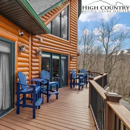 Image 2 - 516 West Blueberry Lane, Beech Mountain, NC 28604, USA - House for sale
