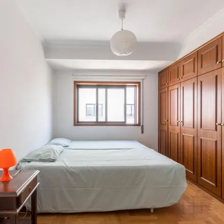 Rent this 3 bed room on Rua Hernâni Torres in 4200-347 Porto, Portugal