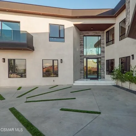 Image 2 - 16230 Mandalay Drive, Los Angeles, CA 91436, USA - House for sale