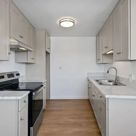 Image 7 - Centinela & Edgewood, Centinela Avenue, Inglewood, CA 90045, USA - Apartment for rent