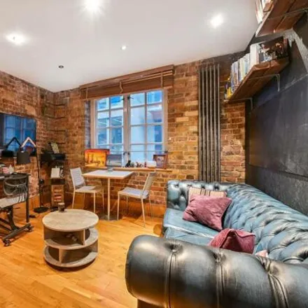 Image 1 - Tanner House, Tanner Street, Bermondsey Village, London, SE1 3LE, United Kingdom - Apartment for sale