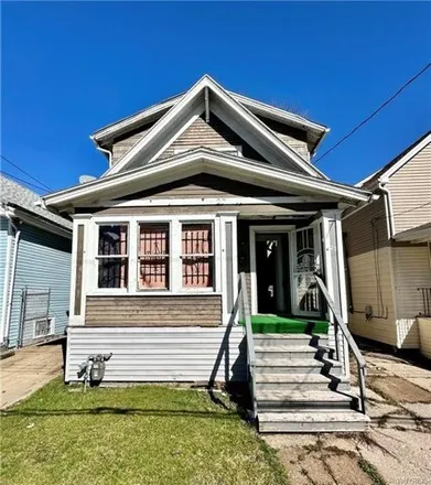 Image 2 - 27 Manhattan Avenue, Buffalo, NY 14215, USA - House for sale