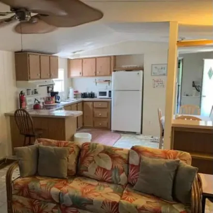 Rent this 2 bed house on Homosassa in FL, 34448