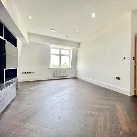 Image 4 - Camelot House, 53 Beech Hill, London, EN4 0JN, United Kingdom - Apartment for rent