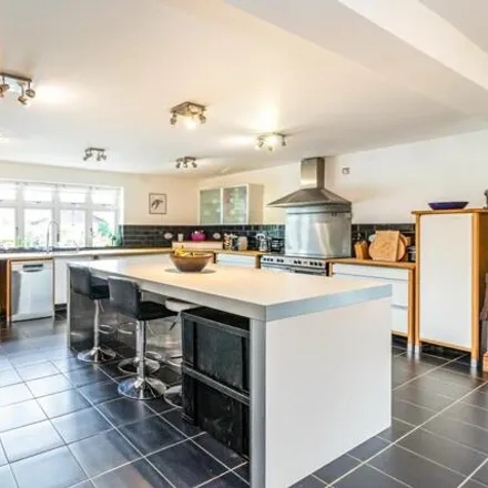 Image 3 - Acacia Avenue, Sunnymeads, TW19 5HD, United Kingdom - House for sale