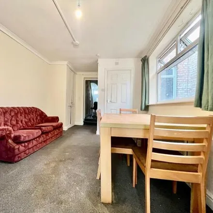 Image 2 - Wise Terrace, Royal Leamington Spa, CV31 3AS, United Kingdom - Room for rent