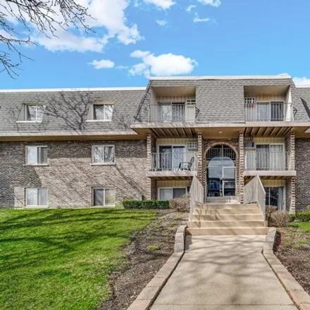 Buy this 3 bed condo on 891 Tree Lane in Prospect Heights, Wheeling Township