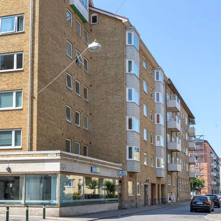 Rent this 6 bed apartment on Motorcentralen bil verkstad in Erikstorpsgatan, 217 52 Malmo