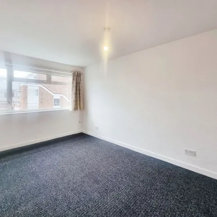 Image 5 - Christ the King Catholic Voluntary Academy, Glenfield Road, Leicester, LE3 6DF, United Kingdom - Apartment for rent