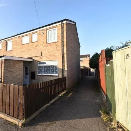 Rent this 3 bed duplex on Hunsley Avenue in Hull, HU5 5LD