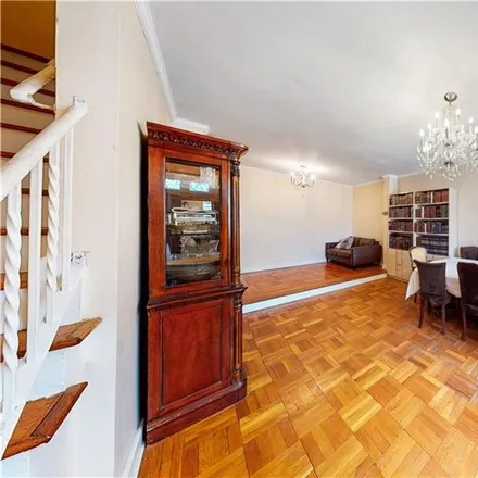 Image 3 - 2962 Avenue R, New York, NY 11229, USA - House for sale