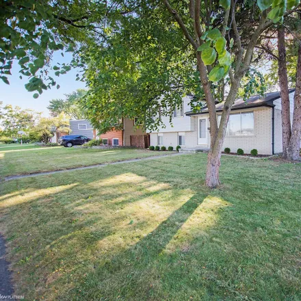 Image 2 - 12398 Wheaton Drive, Sterling Heights, MI 48313, USA - House for sale