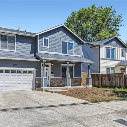 Buy this 4 bed house on 6129 Se Flavel St in Portland, Oregon