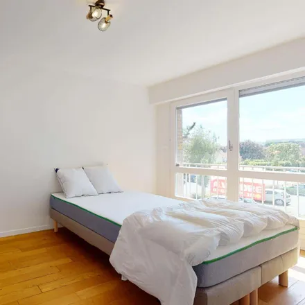 Rent this 5 bed room on 58 Rue du Marais de Lomme in 59000 Lille, France