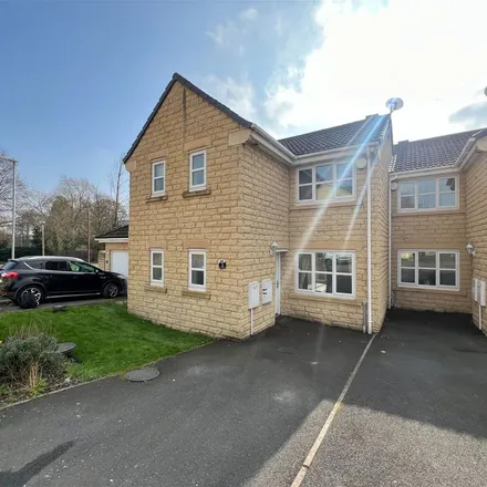 Rent this 3 bed townhouse on Thornley Brook in Thurnscoe, S63 0RE