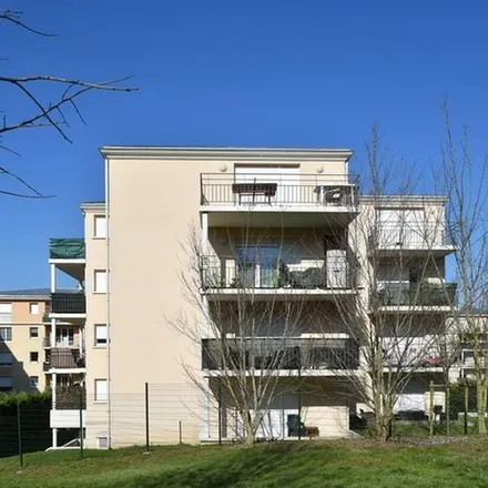Rent this 3 bed apartment on 20t Rue du Tir in 77500 Chelles, France