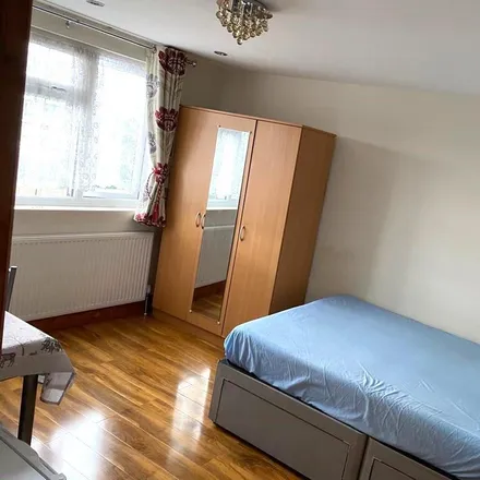 Rent this 1 bed room on Stainforth Road in Seven Kings, London
