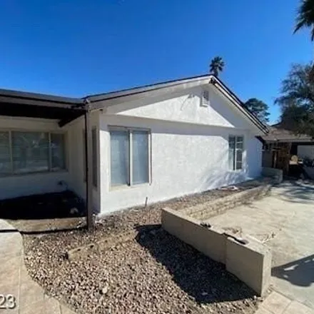 Image 8 - 1704 North Shadow Mountain Place, Las Vegas, NV 89108, USA - House for sale