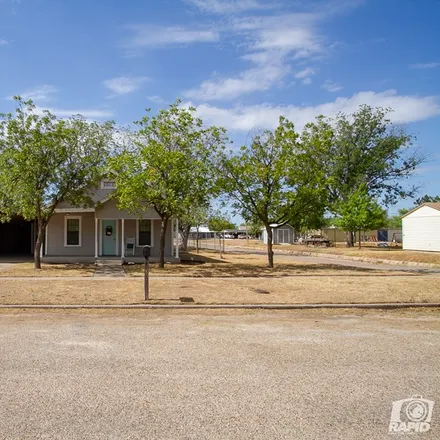 Image 3 - 1109 North 9th Street, Ballinger, TX 76821, USA - House for sale