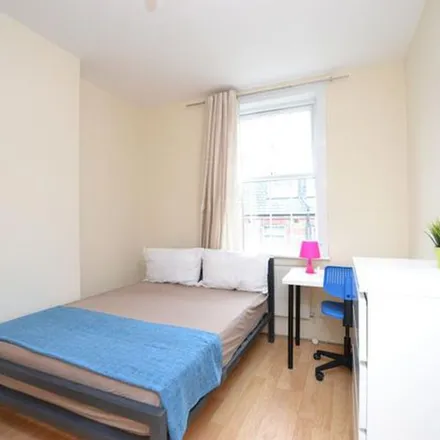 Image 9 - City Wellbeing, 129 Cannon Street Road, St. George in the East, London, E1 2LX, United Kingdom - Apartment for rent