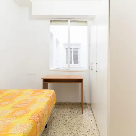 Rent this 3 bed room on Madrid in SV Peluquería, Calle de San Germán