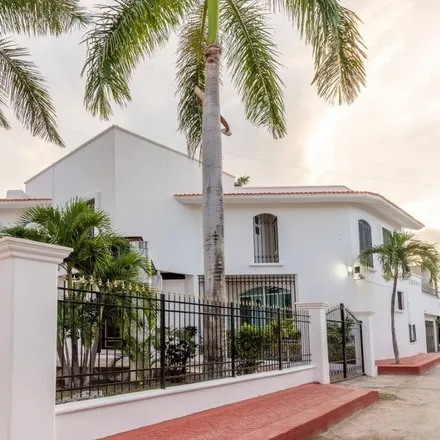 Buy this 5 bed house on Calle Paseo del Maule in 77506 Cancún, ROO