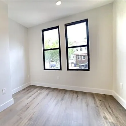 Image 4 - 128 Bayview Ave Unit 3RR, Jersey City, New Jersey, 07305 - House for rent