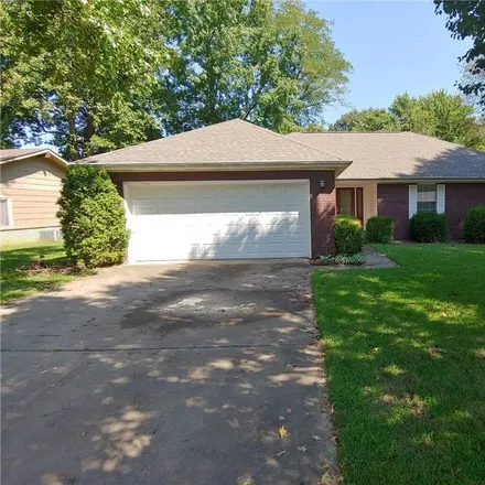 Rent this 3 bed house on 2733 Highland Circle in Rogers, AR 72756