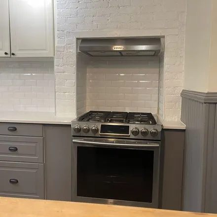 Rent this 3 bed apartment on 50 Astor Place in Jersey City, NJ 07304