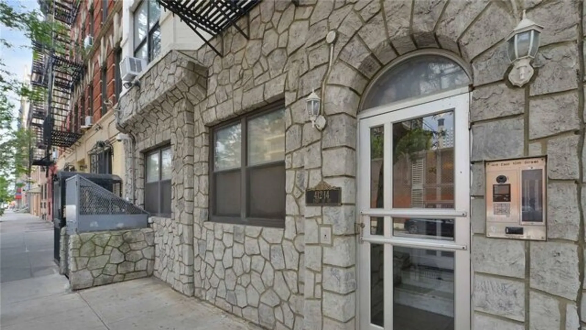 412 East 10th Street, New York, NY 10009, USA | Studio apartment for rent