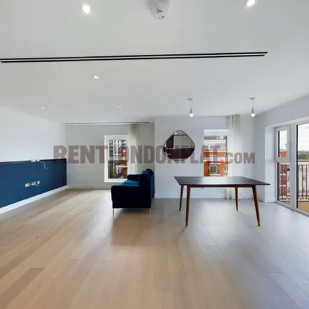 Rent this 3 bed apartment on Beaufort Square in London, NW9 5SQ