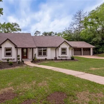 Buy this 4 bed house on 2599 Robinson Way in Huntsville, TX 77340