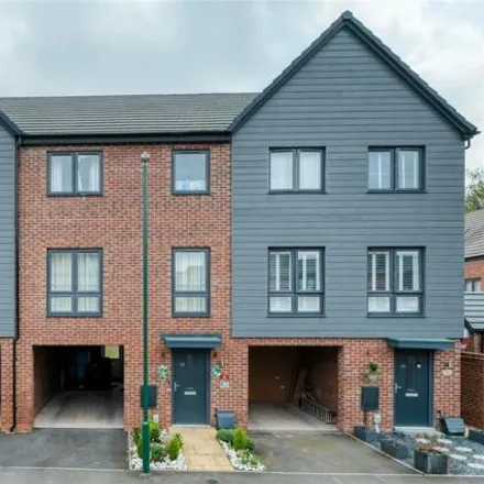 Buy this 3 bed townhouse on Bletchley Road in Shirley, B90 4FA