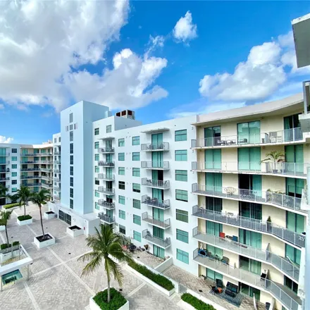 Buy this 1 bed condo on 2150 Harrison Street in Hollywood, FL 33020