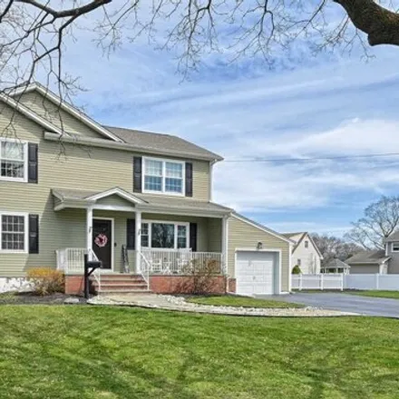 Buy this 5 bed house on 46 Baxter Place in Pequannock Township, NJ 07440
