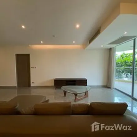 Rent this 3 bed apartment on Food Glorious Food in 959, Sukhumvit 71 Road