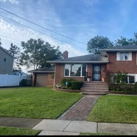 Rent this 3 bed house on 4 Barbara Lane in Jericho, NY 11753