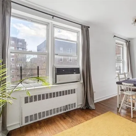Image 5 - 105-25 67th Road, New York, NY 11375, USA - Apartment for sale