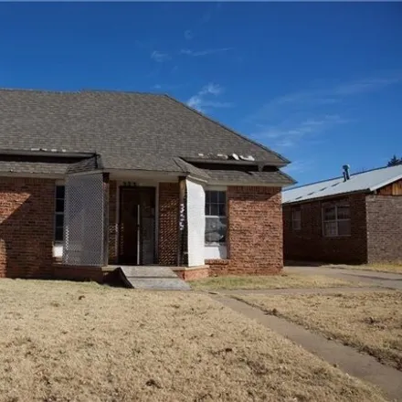 Rent this 3 bed house on 355 South 16th Street in Clinton, OK 73601