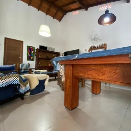 Rent this 4 bed house on Rua Tadeu Szpoganicz in Cachoeira do Bom Jesus, Florianópolis - SC