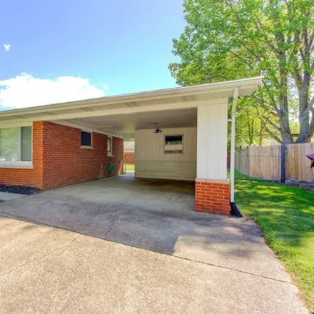 Image 2 - 1952 Chickasaw Drive, Vanderburgh County, IN 47715, USA - House for sale
