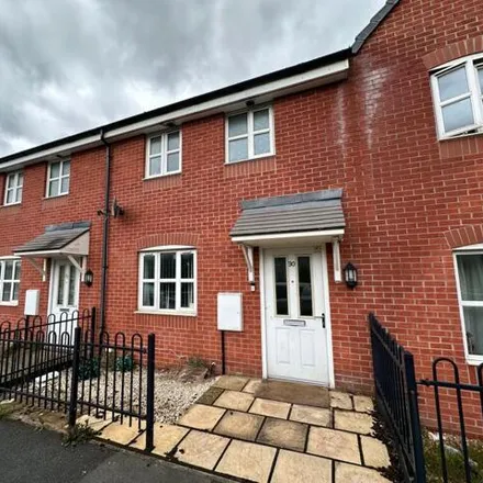 Rent this 3 bed townhouse on Rainshaw Lane in Manchester, M18 7TE