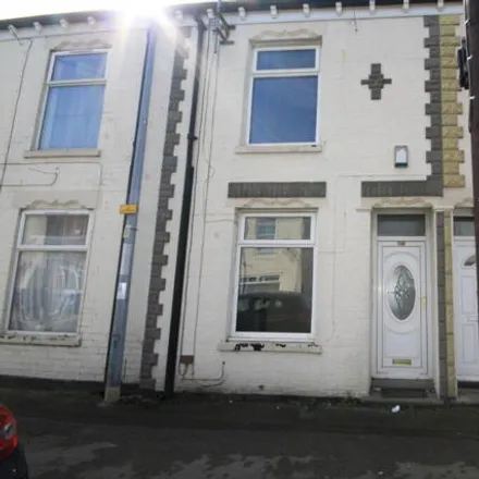 Rent this 2 bed townhouse on Estcourt Street in Hull, HU9 2RR